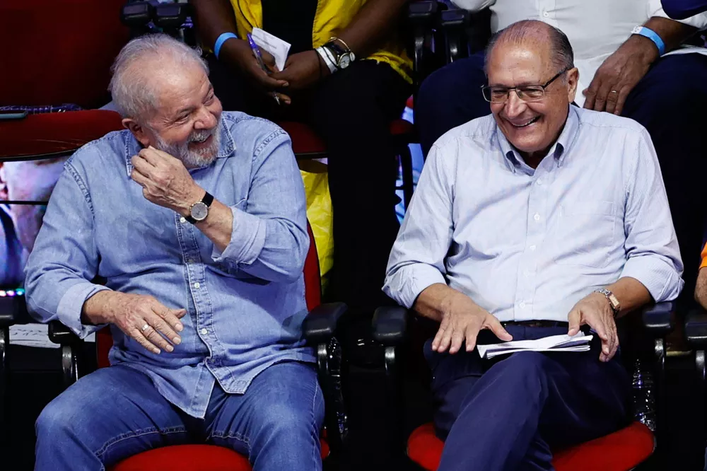 Lula e Alckmin em encontro com centrais sindicais brasileiras (Foto: PAULO GUERETA/ZIMEL PRESS/ESTADÃO CONTEÚDO)Lula e Alckmin em encontro com centrais sindicais brasileiras (Foto: PAULO GUERETA/ZIMEL PRESS/ESTADÃO CONTEÚDO)