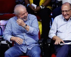 Alckmin diz que Lula é “maior líder popular do Brasil” em evento sindical