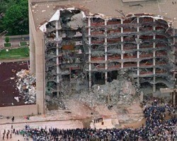 Ataque terrorista contra edifício federal nos EUA, deixa 168 mortos