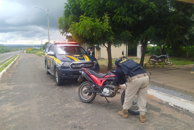PRF recupera motocicleta com registro de roubo em Fortaleza (Foto: Reprodução)