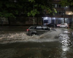 Chuva provoca novo caos e deixa um morto no Rio de Janeiro 