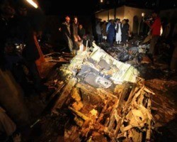 Boeing cai ao tentar pousar em Islamabad e mata os seus 130 ocupantes