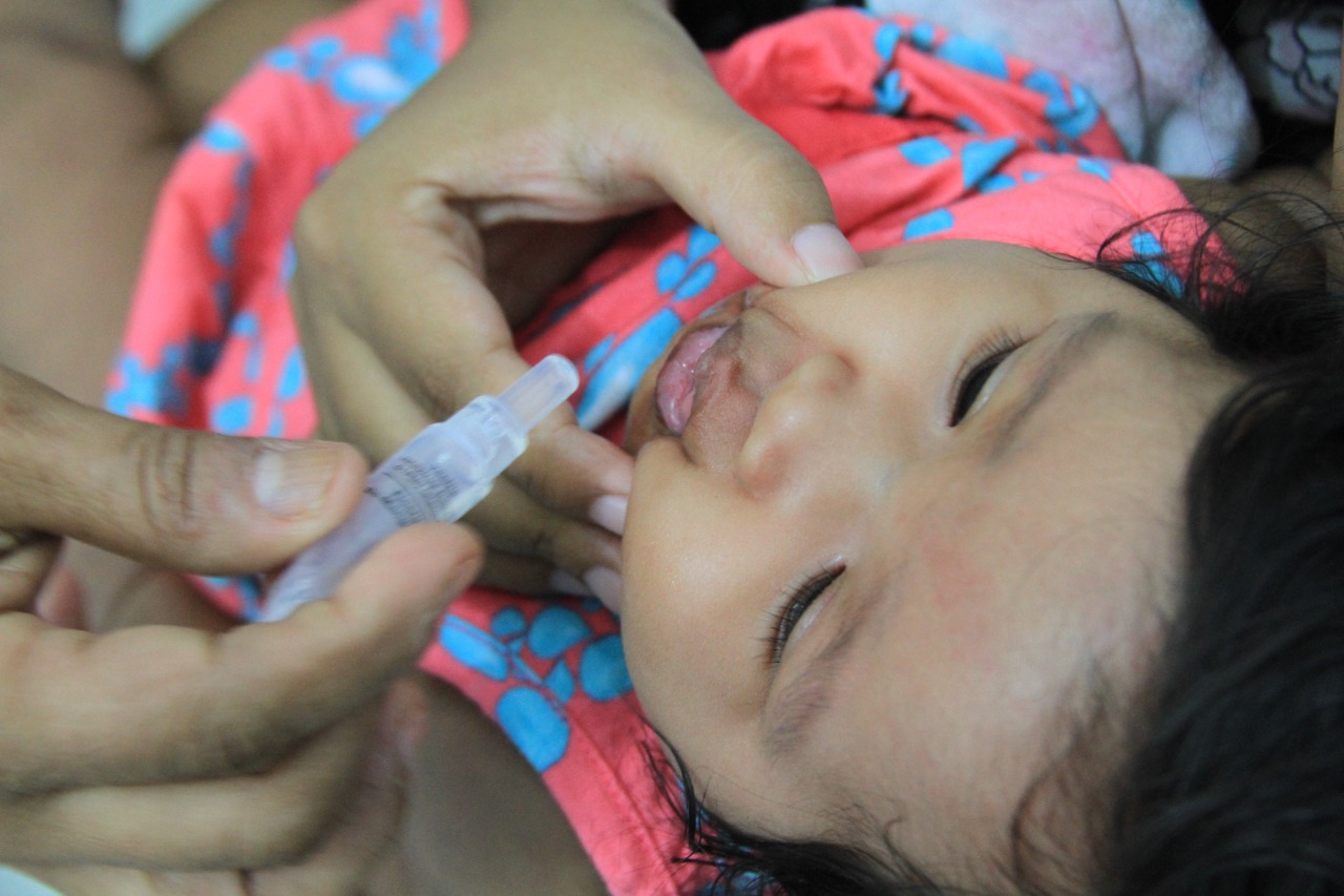 Crianças tomam vacina do sarampo em prevenção a doença- José Alves Filho