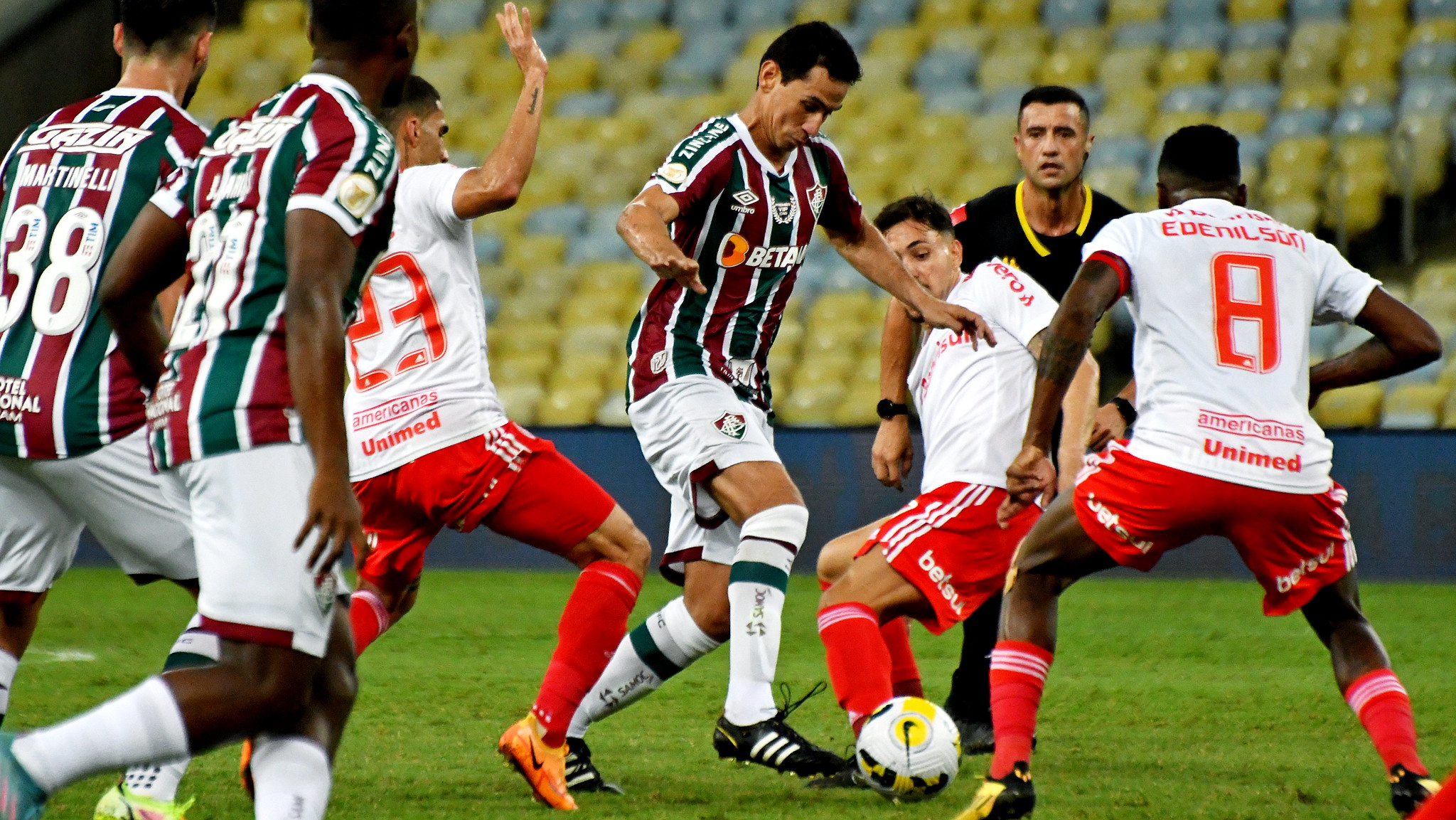 Internacional derrota Fluminense na estreia de Mano Menezes