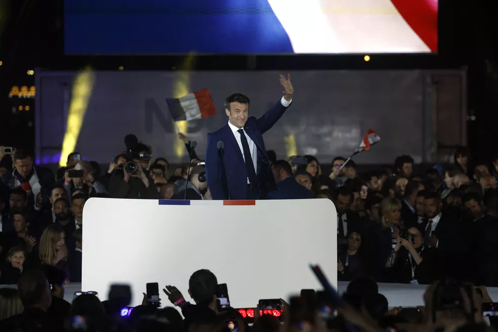 Emmanuel Macron vence Marine Le Pen na França, indicam projeções  (Foto: Gonzalo Fuentes/ Reuters)