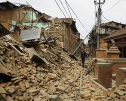 Terremoto deixa 9 mil mortos e milhares de feridos no Nepal