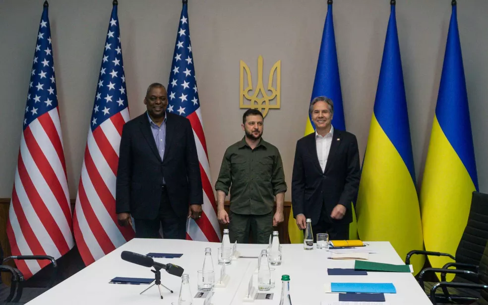 Autoristades americanas se reuniram com o presidente da Ucrânia - Foto: AP Photo