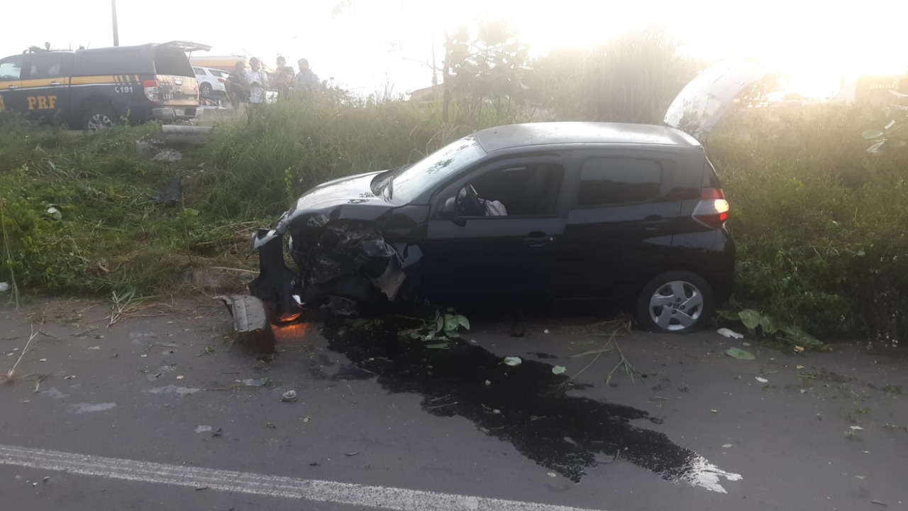 Motorista foi conduzido para o HUT com ferimentos leves - Foto: Divulgação/PRF