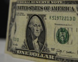 Dólar cai pela 4ª vez seguida e vai abaixo de R$ 4,60