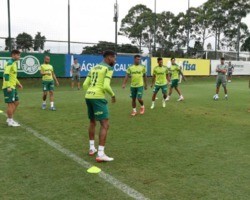 Palmeiras faz último treino antes de embarcar para estreia na Libertadores