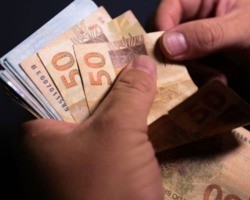 Salário mínimo ideal deveria ser de R$ 6.394,76 em março, calcula Dieese