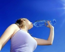  7 sinais no seu corpo que indicam que você não bebe água o suficiente