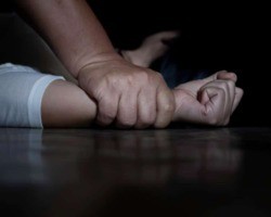Mulher perdoa pai que estuprou filha por ser “testemunha de Jeová”
