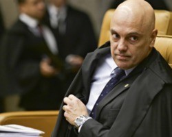Ministro Alexandre de Moraes diz que “a internet deu voz aos imbecis”