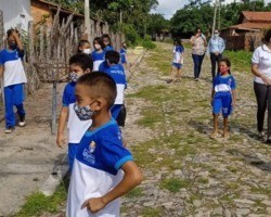 Alunos da rede municipal de Cajueiro realizam ação de combate à dengue