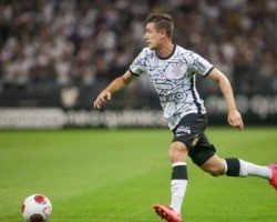 Lucas Piton deve ganhar vaga no Corinthians contra o Boca Juniors