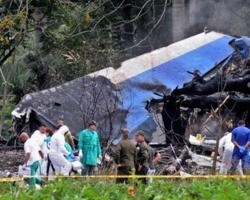 Boeing 737 cai em Havana e deixa 101 dos 104 ocupantes mortos