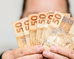 Projeção do salário mínimo em 2023 eleva para R$ 1.310, diz governo