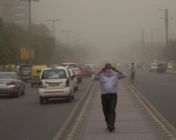 Tempestades de areia causam destruição e deixam 125 mortos na Índia