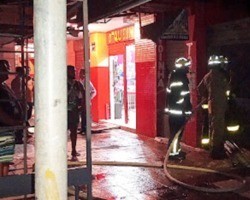 Incêndio de grandes proporções destrói loja no centro de Parnaíba