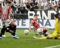Corinthians consegue empate com São Paulo e mantém liderança do Brasileirão