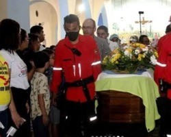 Sob forte comoção, corpo de Alvimar Martins é sepultado em Pedro II