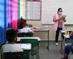 Com alta de Covid, cidades de SP recomendam uso de máscara em escolas