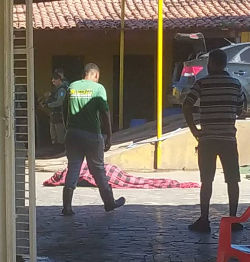 Dono de lava jato é assassinado com tiros na cabeça no bairro Renascença I (Foto: Ivan Lima/ Rede Meio Norte)