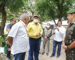 Dr. Pessoa acompanha Exército em operação de combate à dengue em Teresina