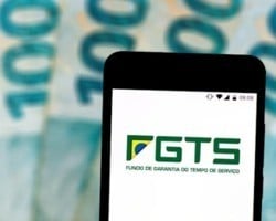 Pacote de Bolsonaro libera uso do FGTS por mulher para pagar creche