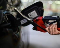 Preço da gasolina sobe pela quarta semana seguida e marca novo recorde