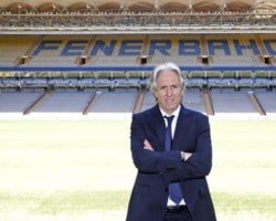 Futuro técnico do Fenerbahçe, Jorge Jesus visita estádio do clube turco 