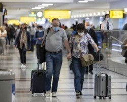 EUA deixarão de exigir teste de Covid-19 para viajantes internacionais