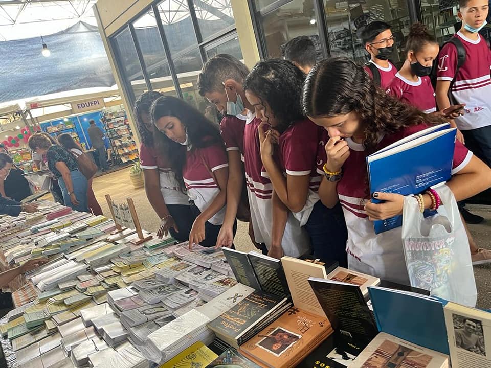 Alunos da rede pública participam da 20ª edição do Salão do Livro do Piauí - Imagem 3