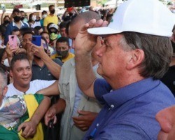 Progressistas entra com ação para tirar Bolsonaro do lado de Sílvio e Joel