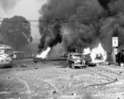 Força aérea e Marinha bombardeiam multidão em Buenos Aires e 364 morrem