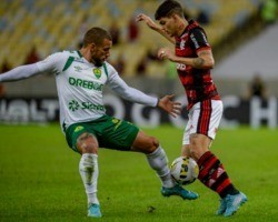Flamengo vence o Cuiabá por 2 a 0 ; Dorival Júnior celebra vitória 
