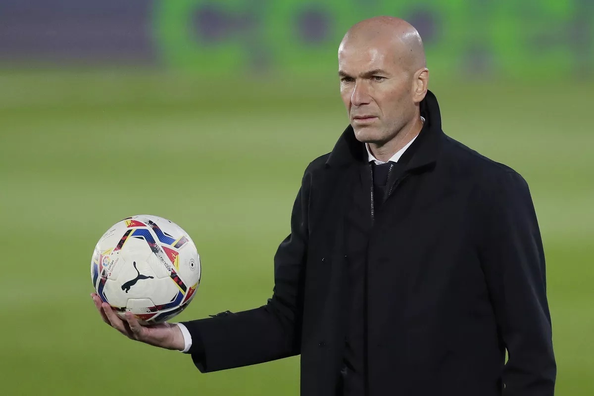 Zinedine Zidane estaria aguardando definição do futuro da seleção francesa — Foto: Getty Images 