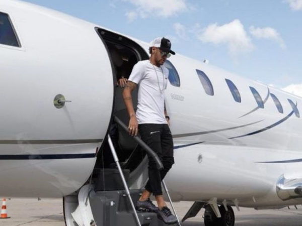 Jato particular de Neymar faz pouso de emergência em Boa Vista