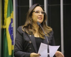 Rejane Dias integrará Comissão Especial que analisará PEC dos Enfermeiros