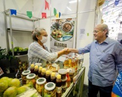 Sílvio Mendes prestigia aniversário da Emprapa e visita Mercado do Produtor
