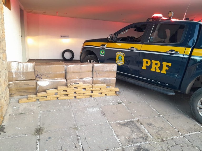 PRF apreende maconha e cocaína avaliadas em R$ 1,1 milhão em Teresina - Foto: Divulgação/PRF