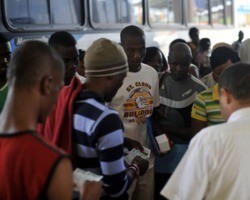 Crianças morrem no Haiti enquanto esperam visto para viajar ao Brasil