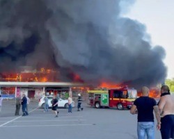 Míssil russo atinge shopping lotado e deixa 11 mortos e feridos na Ucrânia