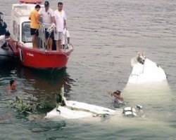 Sob suspeita de terrorismo, avião cai no mar da Itália e mata 81 ocupantes