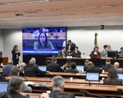 Comissão aprova texto da LDO que obriga a execução de emendas do relator