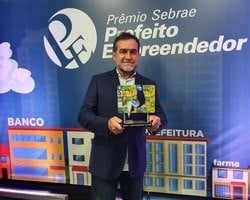 Zé Raimundo conquista Prêmio Sebrae Prefeito Empreendedor
