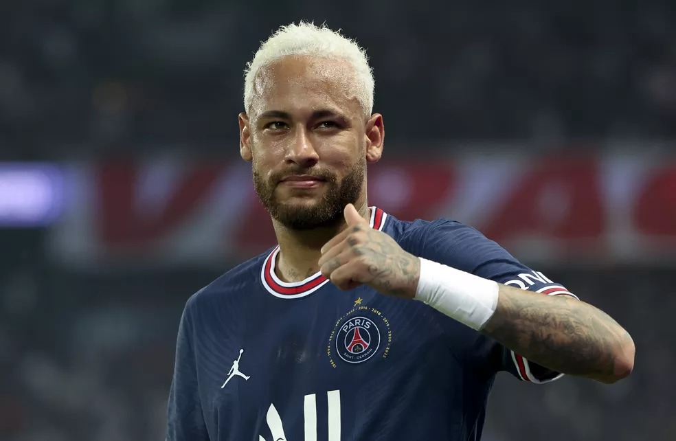 Neymar ativa cláusula no contrato e renova com o PSG até 2027, diz imprensa