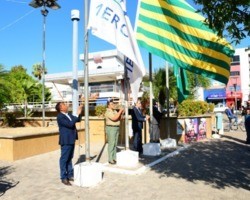 Hasteamento das Bandeiras abre festividades de aniversário de Floriano