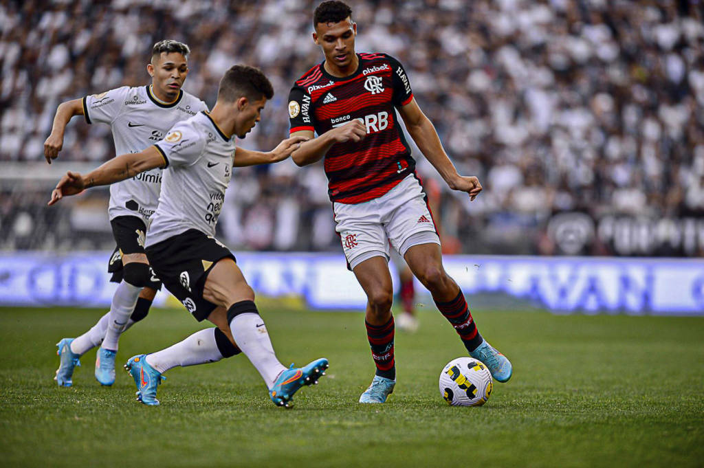 Corinthians vence o Flamengo por 1 a 0 com gol contra de Rodinei- Foto: Marcelo Cortes- Flamengo
